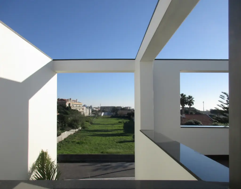 Vista das janelas dos patios das casas geminadas